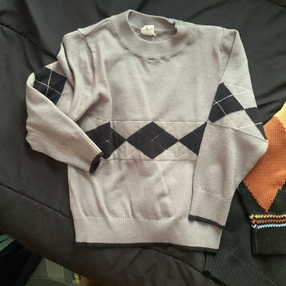 Bundle sweaters 4T - Picture 2 of 3